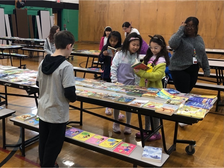 students picking books